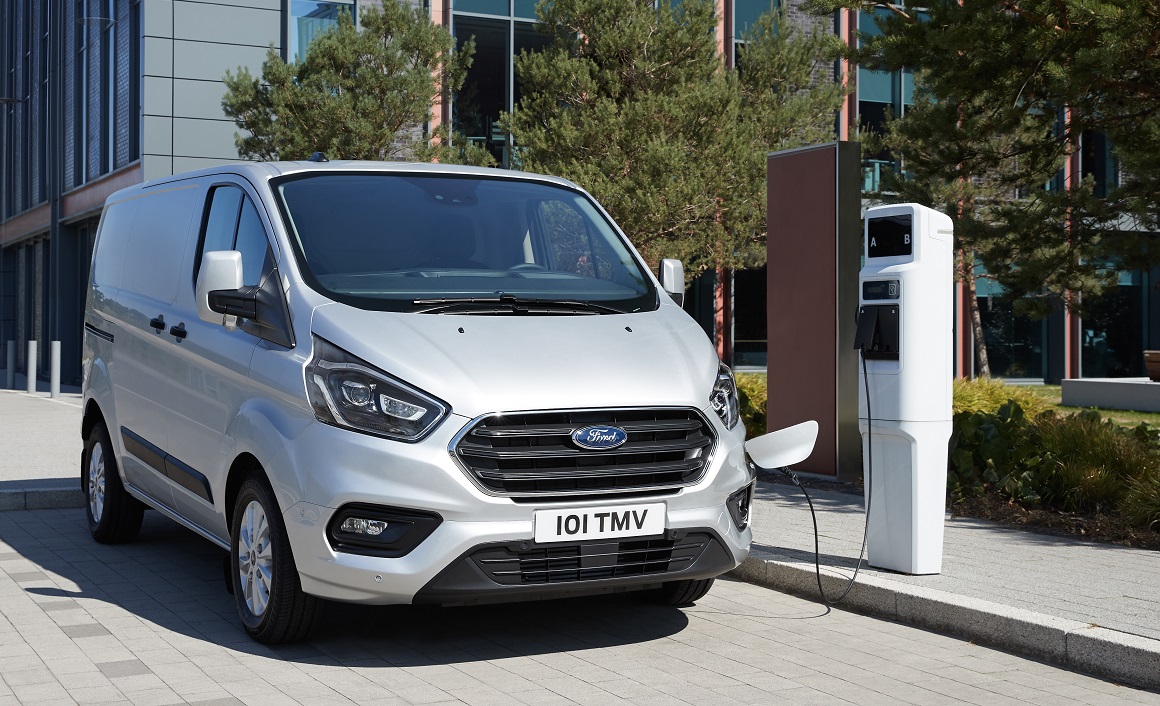 Εταιρείες όπως η Ford που επενδύσουν τεράστια ποσά τα τελευταία χρόνια στην εξέλιξη των υβριδικών οχημάτων που φορτίζουν τις μπαταρίες τους στην πρίζα (pug-in hybrids – PHEVs), προβληματίστηκαν με τις ανακοινώσεις του Μπόρις Τζόνσον.