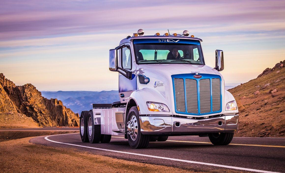 Ηλεκτρικό Peterbilt στην κορυφή του Πάικς Πικ