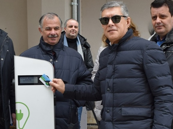 Σταθμοί φόρτισης ηλεκτρικών στην Περιφέρεια Θεσσαλίας