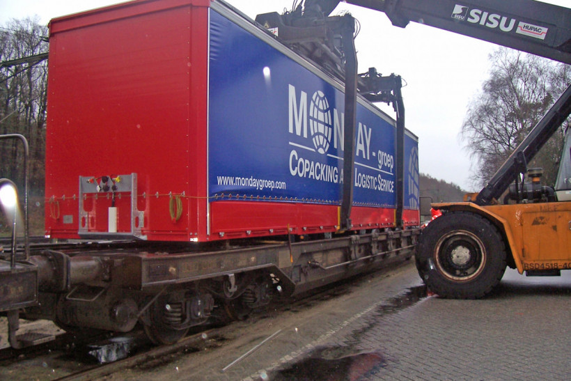 huckepack_curtainsider_0.jpg 