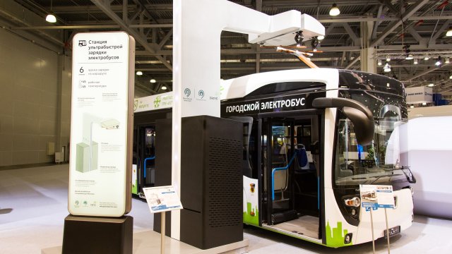 Tο KAMAZ-6282, ένα χαμηλής εισόδου λεωφορείο, έχει τη δυνατότητα μεταφοράς το λιγότερο 85 επιβατών, από τους οποίους οι 30 τουλάχιστον είναι καθήμενοι.