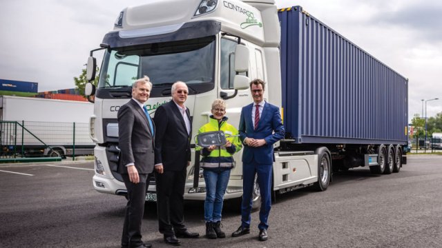 Μεταφορά container με ηλεκτρικά DAF CF