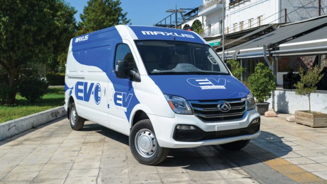 Το ηλεκτρικό Maxus EV80 προσφέρεται σε έκδοση Panel Van με μεσαία (φωτό) και υψηλή οροφή, αλλά και σε έκδοση σασί.