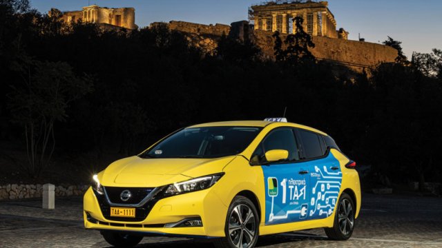 To Nissan LEAF της Taxiplon