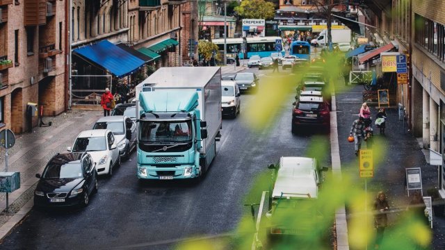 Σε καθημερινά δρομολόγια το ηλεκτρικό VOLVO FE
